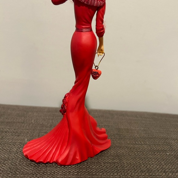 Thomas Kinkade “Red at Heart” Collectible - Picture 6 of 9